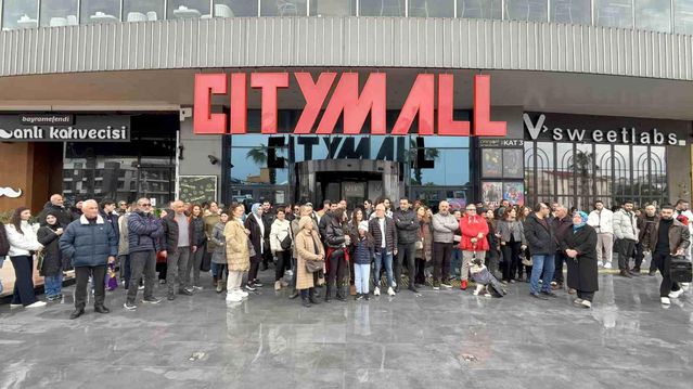 Mühürlenen CityMall AVM için basın açıklaması