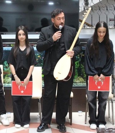 Öğrencilerden Milli Değerler İçin Koro