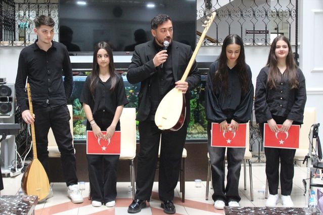 Öğrencilerden Milli Değerler İçin Koro