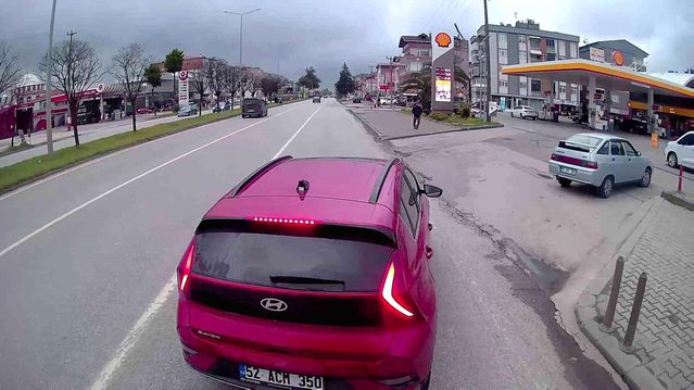 Otomobilin Tırın Önüne Çıkması Tehlike Yarattı