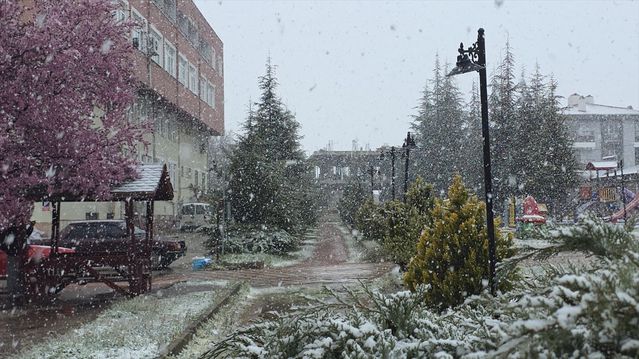 Samsun ve Amasya'da Nisan Ayında Kar Yağışı