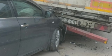 Samsun'da Tıra Çarpan Otomobilde 5 Yaralı