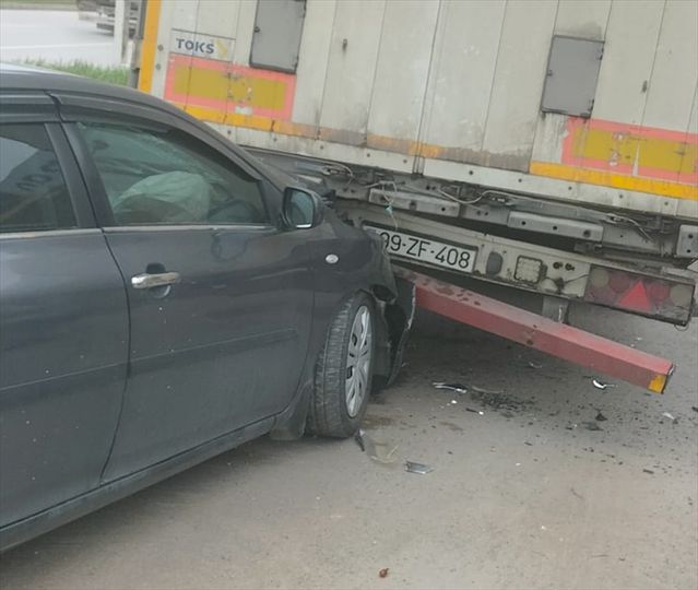 Samsun'da Tıra Çarpan Otomobilde 5 Yaralı
