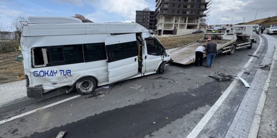 Samsun'da devrilen servis minibüsündeki 1 kişi yaralandı