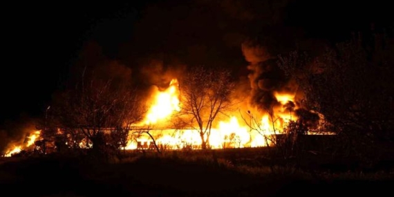 Samsun'da muz deposunda yangın: Alevler göğe yükseldi