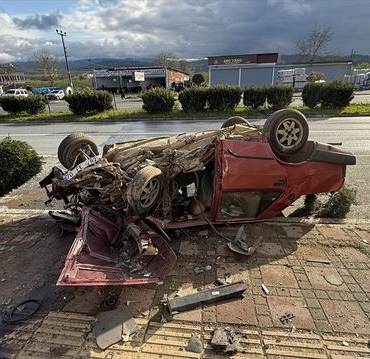 Samsun'da otomobil devrildi, sürücü yaralandı