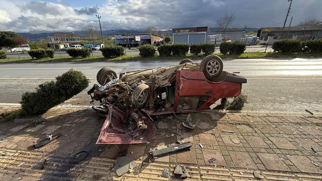Samsun'da otomobil devrildi, sürücü yaralandı