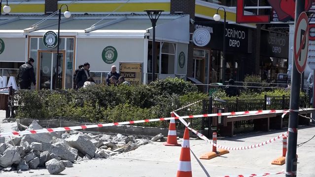 Samsun'da toprak kaymasına önlem: AVM girişleri kapatıldı