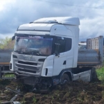 Tır Tarlaya Girdi, Sürücü Yaralı