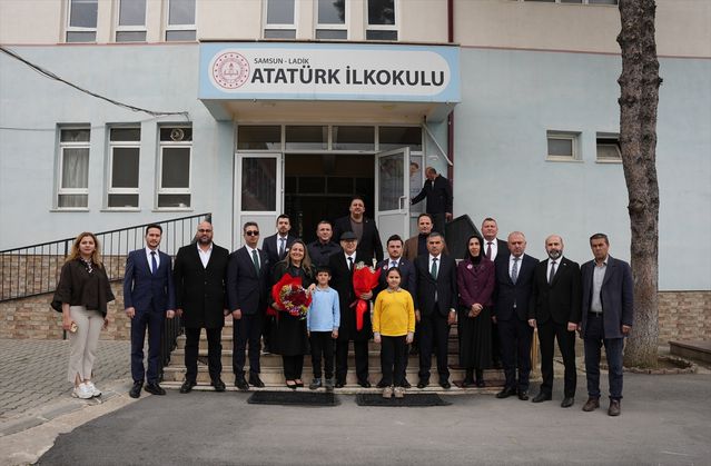 Topsakal'dan 23 Nisan Kutlaması - Son Dakika