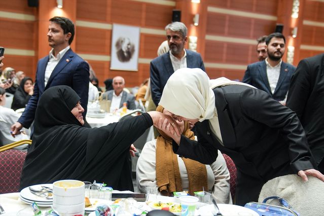 AK Parti İstanbul İl Başkanlığı'nda şehit anneleri için Anneler Günü programı düzenlendi