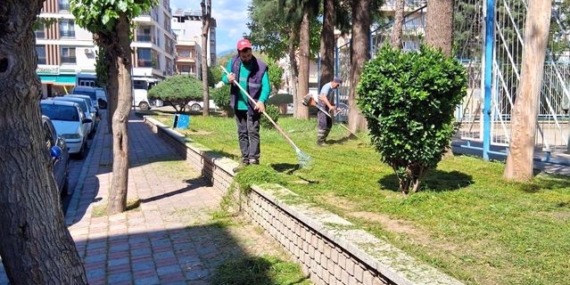 Efeler'de yeşil alanlarda çalışmalar sürüyor