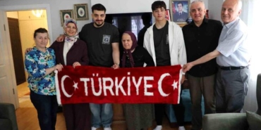 Garnizon Komutanı'ndan Şehit Annesine Bayram Ziyareti