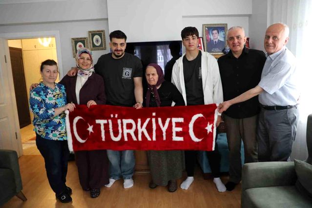 Garnizon Komutanı'ndan Şehit Annesine Bayram Ziyareti