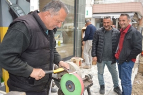 Havza'da Kurban Bayramı İçin Bıçak Bileme Yoğunluğu