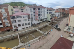 Havza'da Sel Sonrası Yıkım Çalışmaları Sürüyor