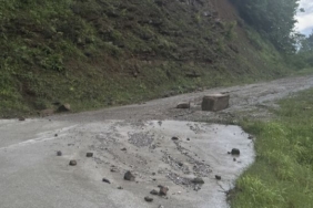 Kavak'ta Heyelan Yolu Yeniden Açıldı