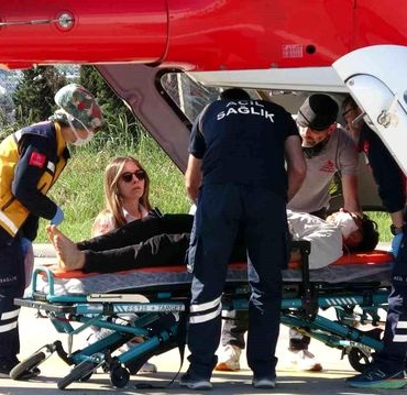Odun Keserken Yaralanan Çocuğa Helikopterle Yardım