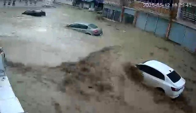 Samsun Havza'da Sel Felaketi: Araçlar Sürüklendi, Can Pazarı Yaşandı
