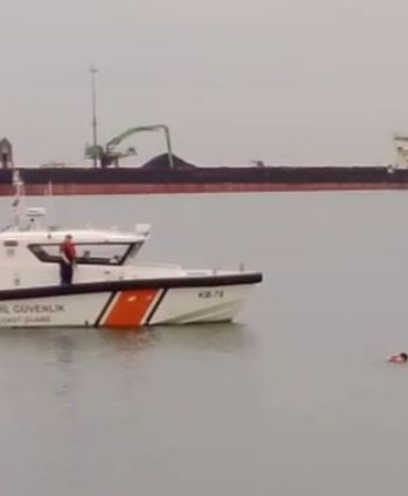 Samsun'da İtfaiye Eri Kadını Kurtardı