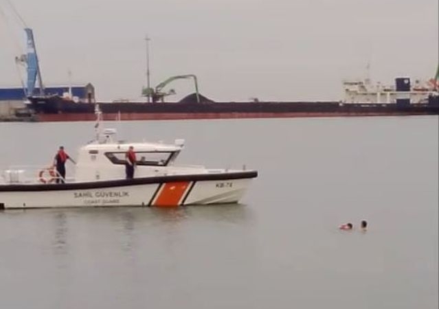 Samsun'da İtfaiye Eri Kadını Kurtardı