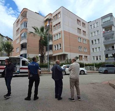 Samsun'da balkonda kriz: 2 saatlik ikna sonrası kapıyı açtı