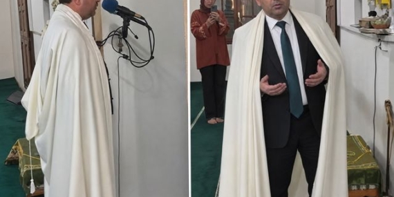 Türk Büyükelçi Cezayir Cumhurbaşkanının köyünde ezan okudu