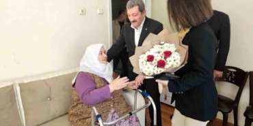 Vali Tavlı, şehit ailesinin Anneler Günü'nü kutladı