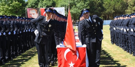 380 Polis Adayı Mezuniyet Coşkusu