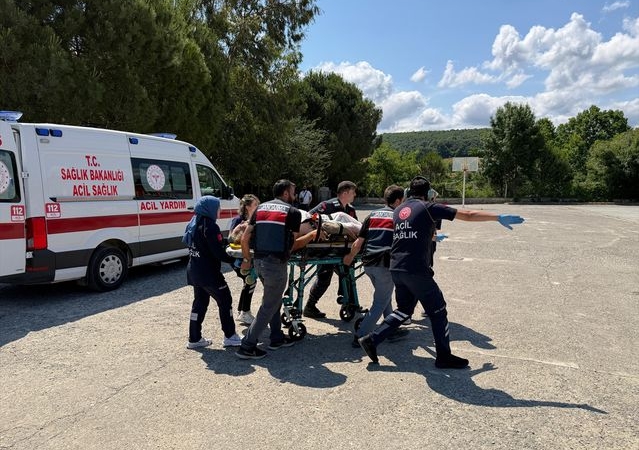 Alaçam'da Traktör Dereye Devrildi - Son Dakika