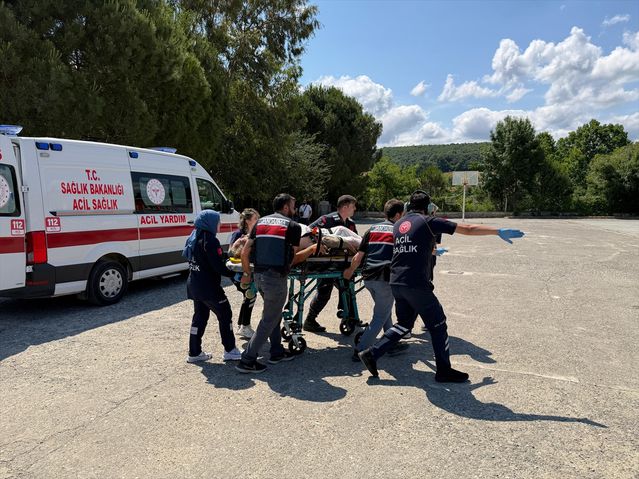 Alaçam'da Traktör Dereye Devrildi - Son Dakika