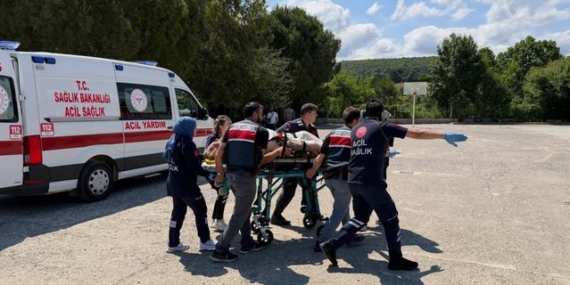 Alaçam'da Traktör Devrildi, Çiftçi Yaralandı