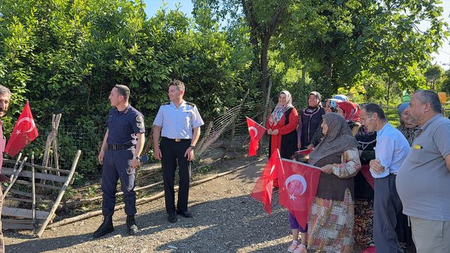 Alaçam'dan Jandarmaya Sürpriz Kutlama - Son Dakika