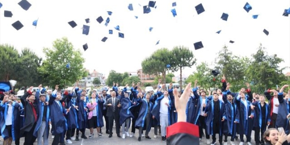 Bafra'da Mezuniyet Töreni Düzenlendi - Son Dakika