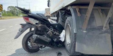 Kamyonla Çarpışan Emekli Komiser Hayatını Kaybetti