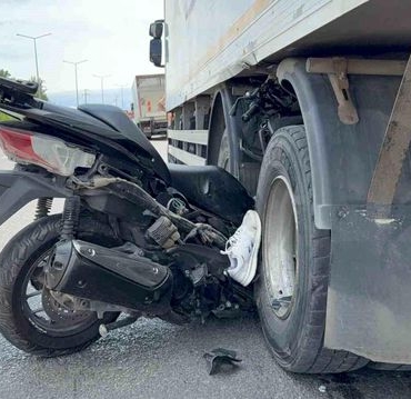 Kamyonla Çarpışan Emekli Komiser Hayatını Kaybetti