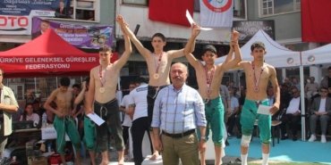 Karakucak Güreşi Şampiyonası Oğuzlar'da Yapıldı