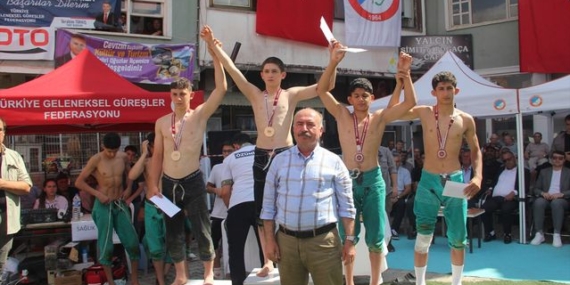 Karakucak Güreşi Şampiyonası Oğuzlar'da Yapıldı