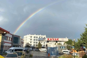 Kavak'ta Gökkuşağı Görsel Şölen Sunuyor