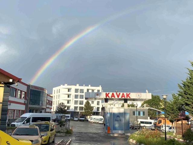 Kavak'ta Gökkuşağı Görsel Şölen Sunuyor