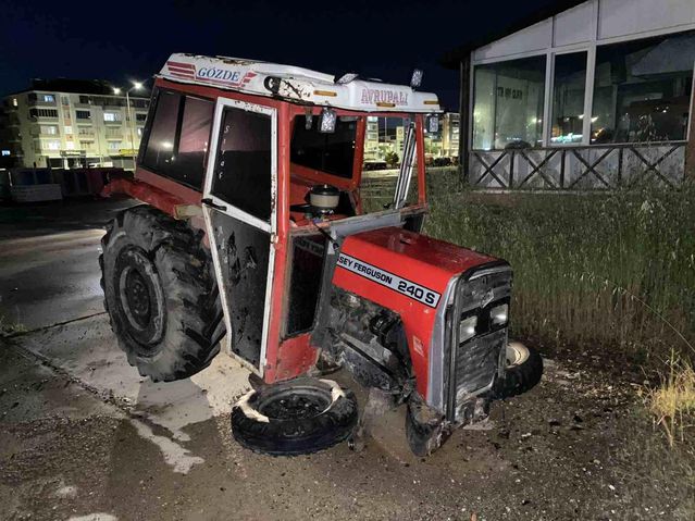 Kavak'ta Traktör Kaza Yaptı - Son Dakika
