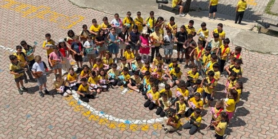 Minik Öğrencilerden Ukulele Konseri - Son Dakika