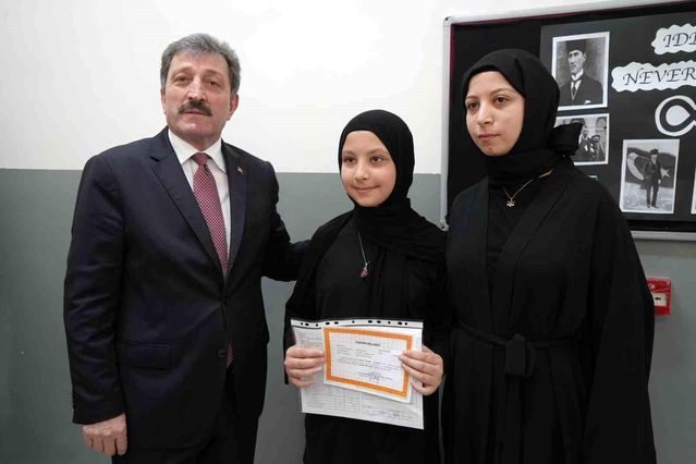 Samsun'da 253 Bin Öğrenci Karnelerini Aldı