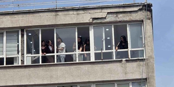Samsun'da Dış Cephe Sıvası Düştü: 2 Yaralı
