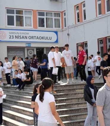 Samsun'da binlerce öğrencinin LGS heyecanı