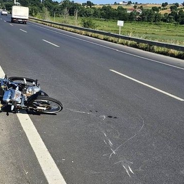 Samsun'da motosiklet lastiği patladı, 2 yaralı