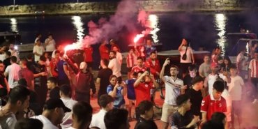 Samsunspor 61. Yılını Meşale Gösterisiyle Kutladı