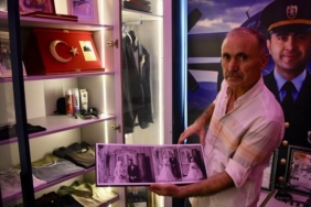 Şehit Astsubay Emre Altıok'un hatırası evde yaşatılıyor