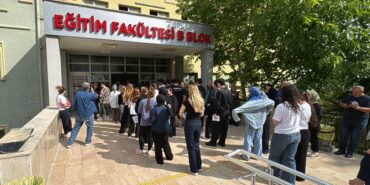 Sınava genç kalan 2 kız öğrencinin yıkıldığı an