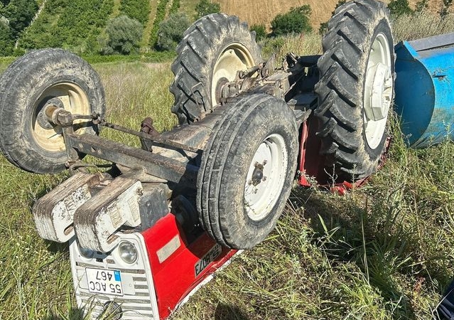 Traktör Devrildi, Sürücü Hayatını Kaybetti